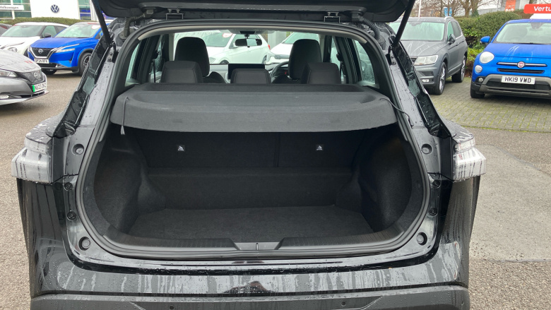 Nissan Qashqai 1.3 DiG-T MH Acenta Premium 5dr Petrol Hatchback